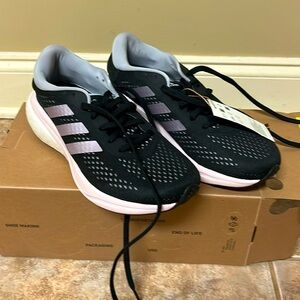 NWT Women’s adidas supernova 2 w size 8 black